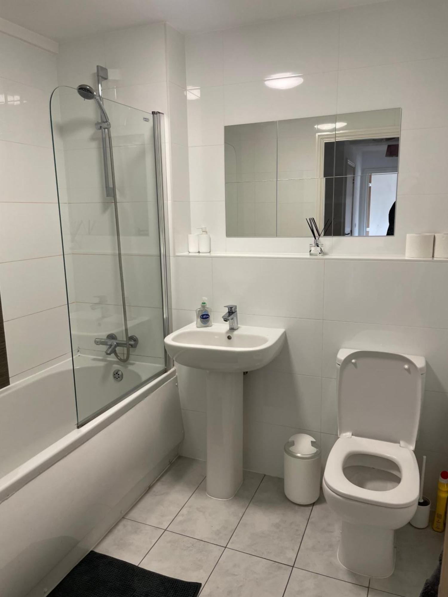 #0611 Two Bedroom Serviced Apartment - Free Parking 德比 外观 照片